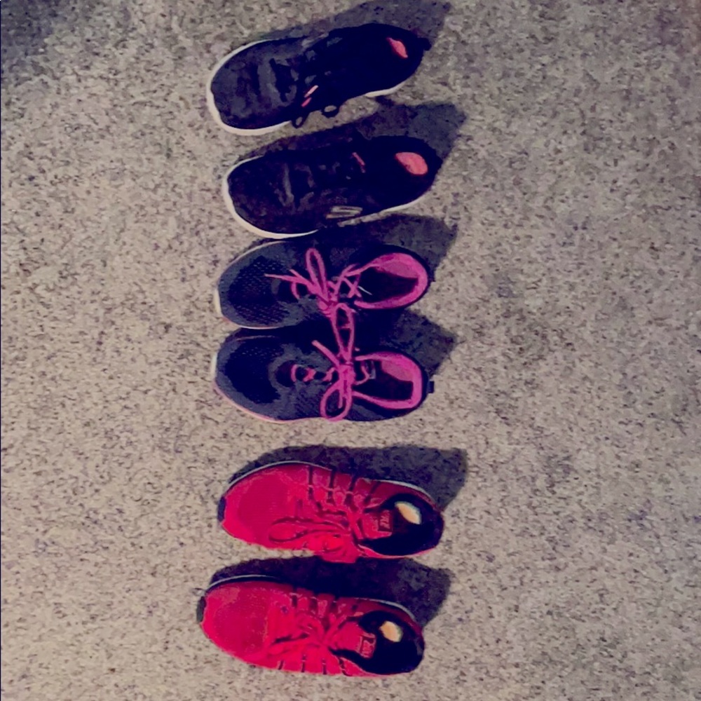 Bundle tennis shoes